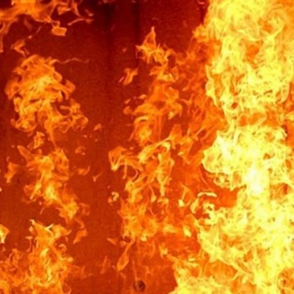 Голям пожар обхвана склада за мебели на бул Санкт Петербург