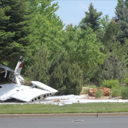 Двама души са загинали при катастрофа на едномоторен самолет в
