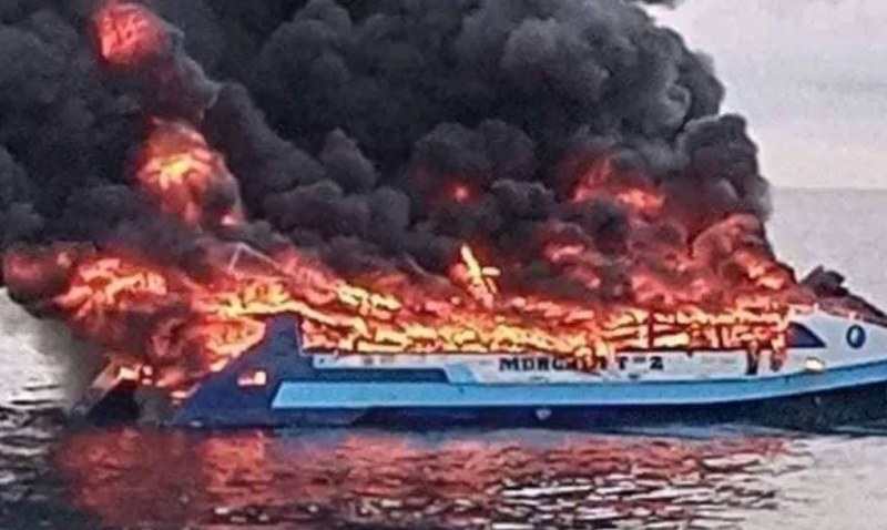 Пожар горя на ферибот, има загинали ВИДЕО