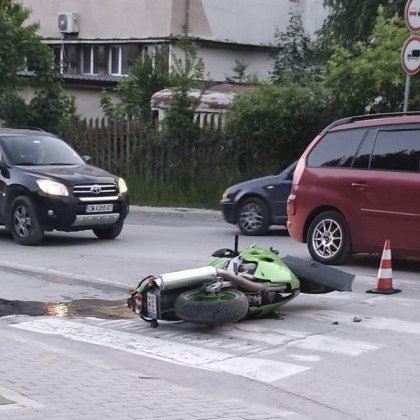 Катастрофа с моторист стана на пешеходна пътека в Смолян снощи Бъдете