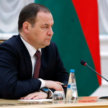 Беларуският премиер Роман Головченко потвърди че страната доставя оръжие на