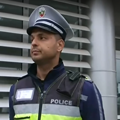 Германски гражданин нападна двама служители на Пътна полиция Това се