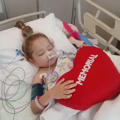 6 годишната Теди претърпява множество операции заради проблеми с бъбреците