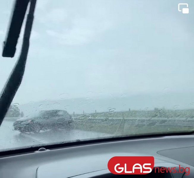 Кола на АМ Тракия се изтепоса перпендикулярно на платното СНИМКА