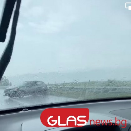 Кола на АМ Тракия се изтепоса перпендикулярно на платното СНИМКА