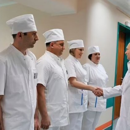 Съмненията за здравословното състояние на Владимир Путин продължават Според изданието Дейли