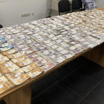 Три автобуса са задържани, пренасяли близо 2 млн. евро