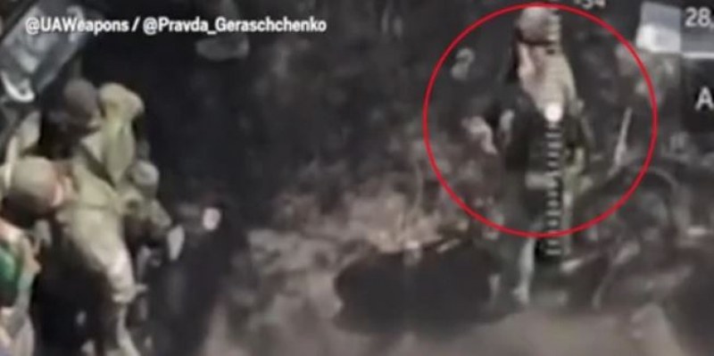 На видео бе заснета ситуация, в която руски войник показа