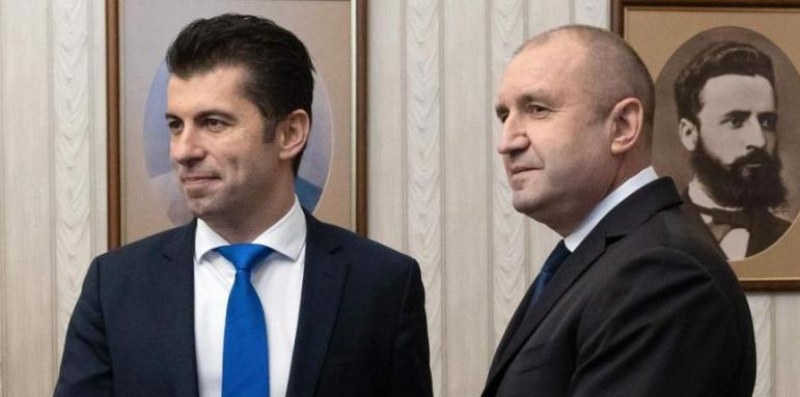 Радев и Петков отиват на среща с Макрон? За какво ще разговарят?