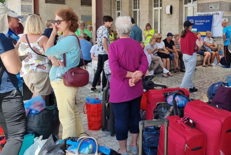 Извънреден влак за бежанците няма! Прикачват вагони към влака за Пловдив СНИМКИ