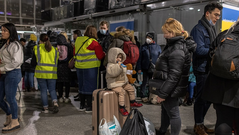 Полша: Бежанците и сами могат да печелят пари, спираме помощите