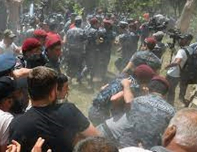 Множество ранени при протестите в Ереван