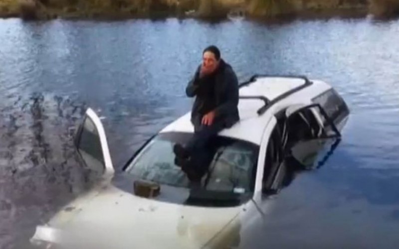 Възрастен шофьор падна в река - направил грешна маневра