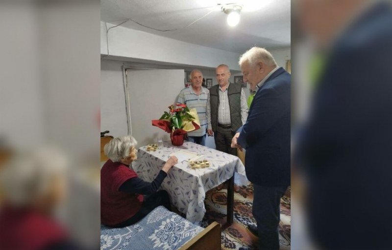 Баба Руска стана на 100