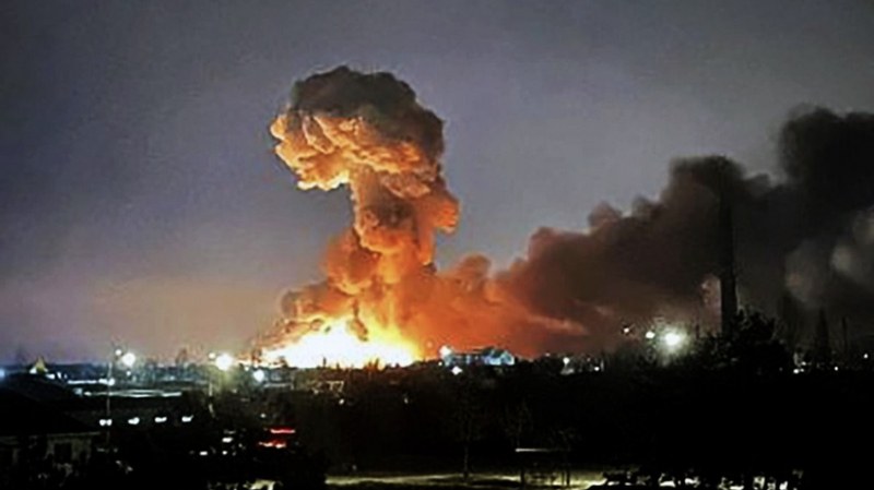 В Киев са чути няколко силни експлозии, съобщават Франс прес