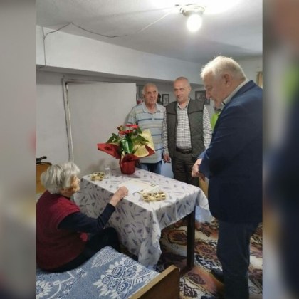 Кметът Николай Мелемов поздрави столетничката Руска Шопова от Широка лъка