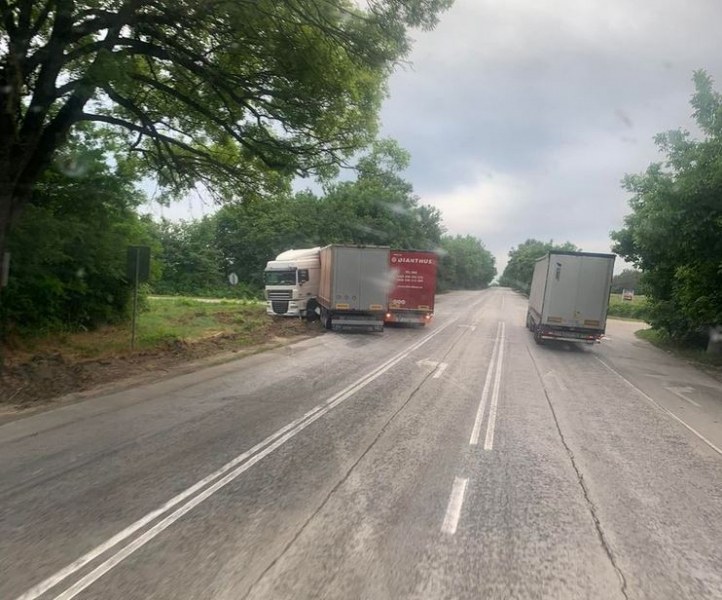 Два камиона се блъснаха на път до Велико Търново СНИМКИ