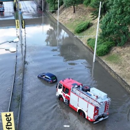 Мощната стихия която наводни Русе създаде сериозни пречки за шофьорите