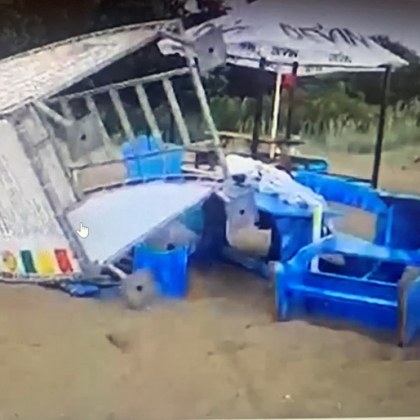 След бурята в Крайморие на плажа цари разгром ВИДЕО
