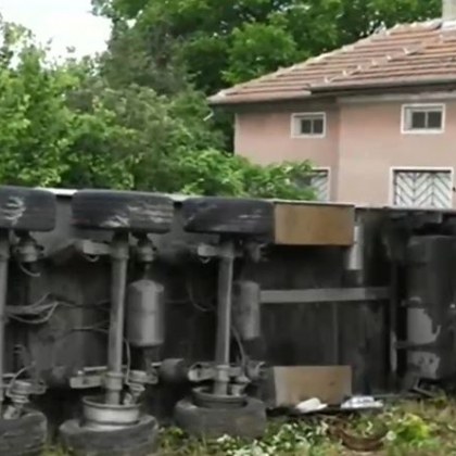 Мъжът, в чиято къща се вряза тир: Помислих, че падна гръм