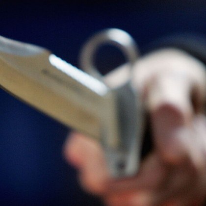 Пловдивчанин заплаши съседката си с нож