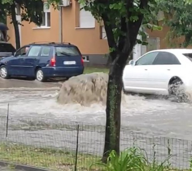 Благоевград е под вода, наводнени са улици и мазета СНИМКИ+ВИДЕО