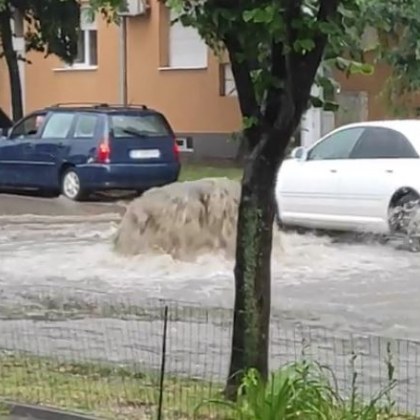 Силна гръмотевична буря премина през Благоевград За половин час дъждът