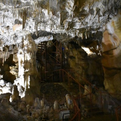 От утре пещера Добростански бисер край Асеновград отваря врати Извършена е