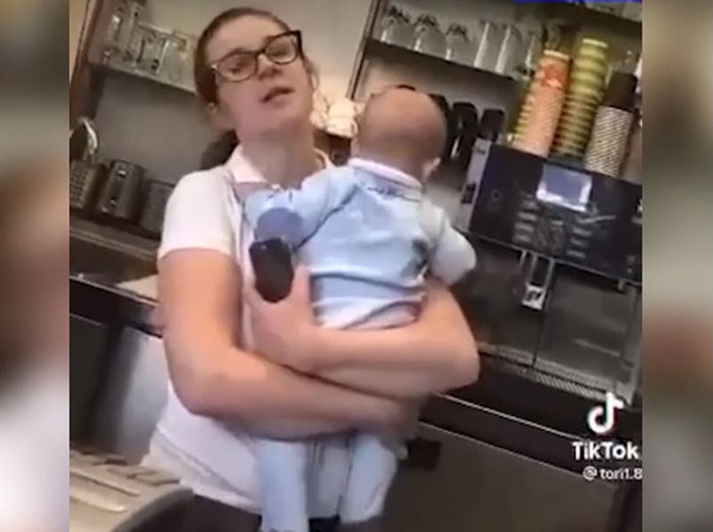 Украинка заплаши майка с бебе да разбие кафенето й - не хареса името му ВИДЕО