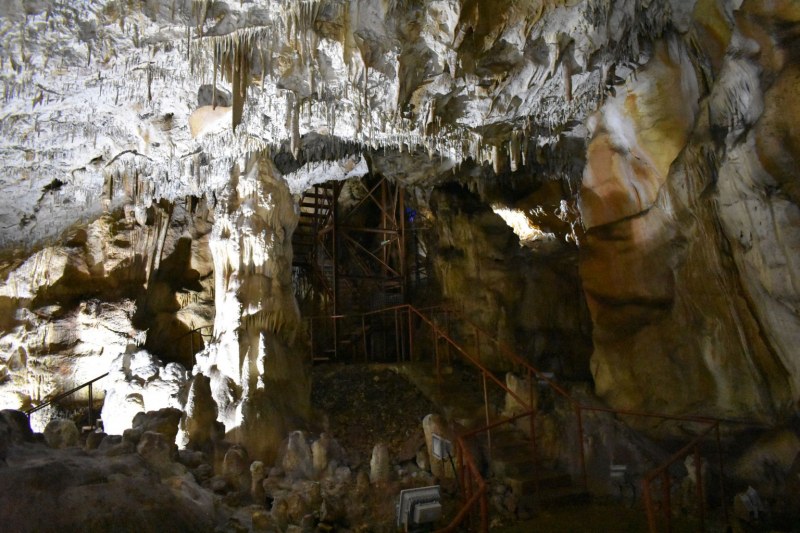 От утре пещера Добростански бисер край Асеновград отваря врати. Извършена