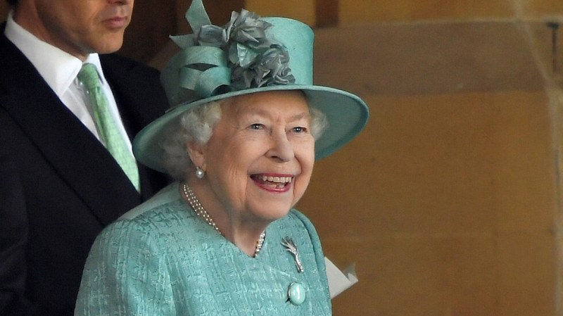 Кралица Елизабет II зае второ място в класацията на най-дълго управлявалите монарси