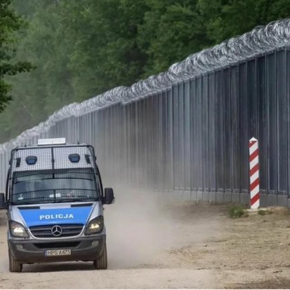 Готови са около 140 км от оградата по границата между