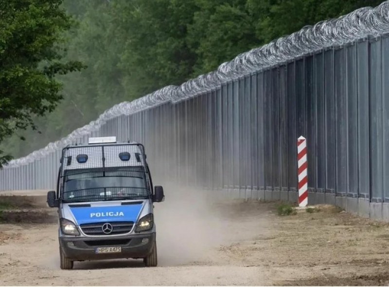 Полша издигна 140 км ограда по границата с Беларус