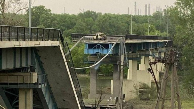 Русия взриви мост между Северодонецк и Лисичанск