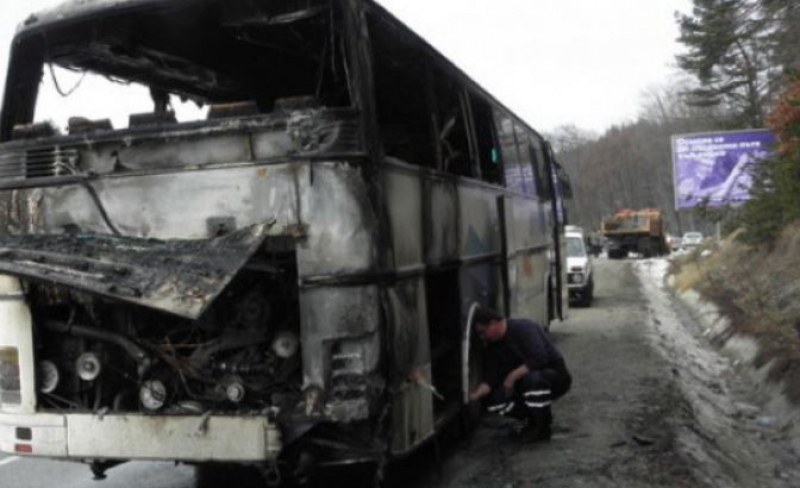 Автобус с пътници се подпали в Русенско