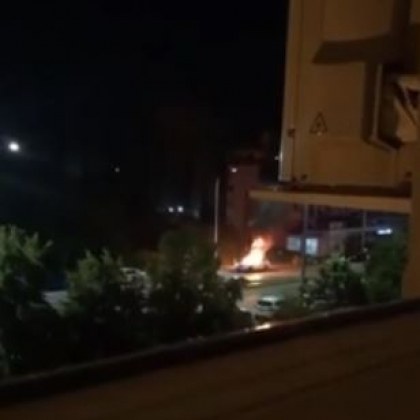 Луксозен джип горя тази нощ в София Инцидентът е станал