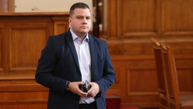 Петков звъни на още наши депутати с молби и заплахи