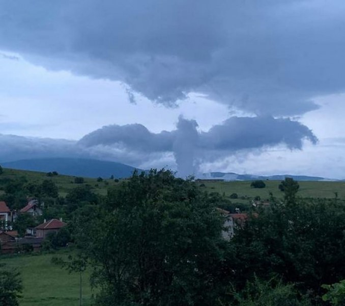 Красив облак изненада жителите на село в Пернишко