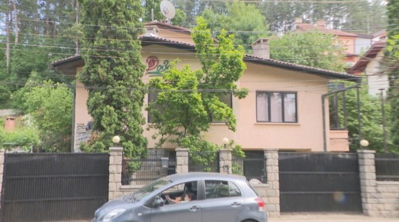 Възрастна жена е със счупена бедрена кост след престой в хоспис, който е без лиценз