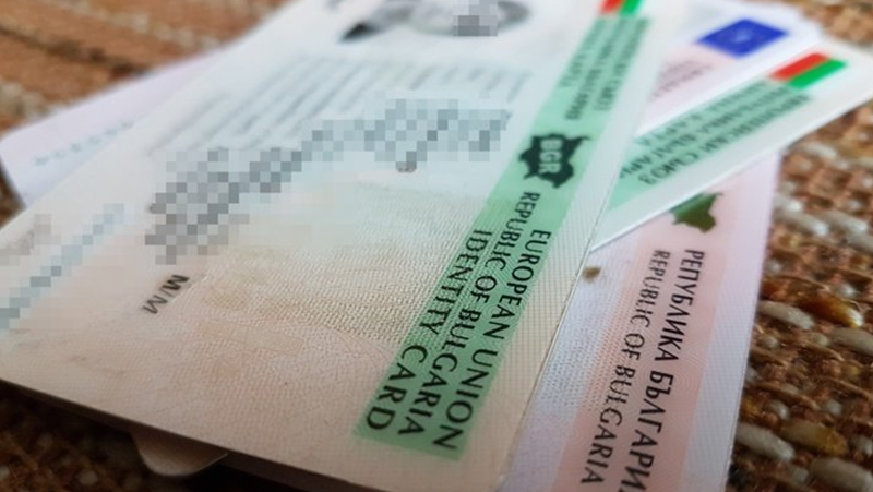 Разбиха схема за издаване на фалшиви шофьорски книжки в Гълъбово.