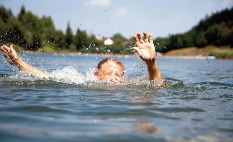 Как да не се удавим, когато плуваме в езеро?