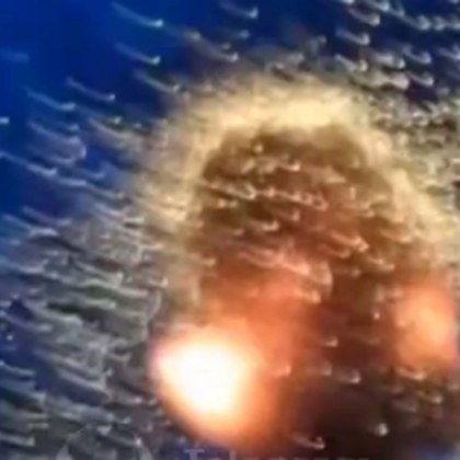 Украински боец случайно засне удар от снаряд по позицията си ВИДЕО