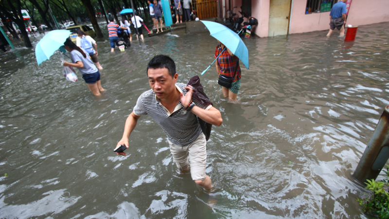 Рядко срещаната в Китай комбинация от рекордни валежи, горещи вълни
