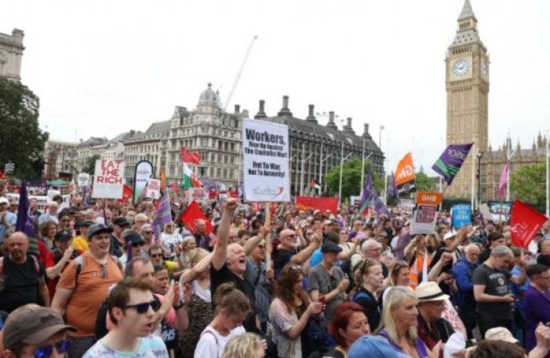 Хиляди протестираха срещу поскъпването на живота в Лондон