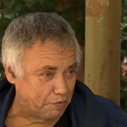Бездомник, който е бил театър майстор, мечтае за работа и свое легло
