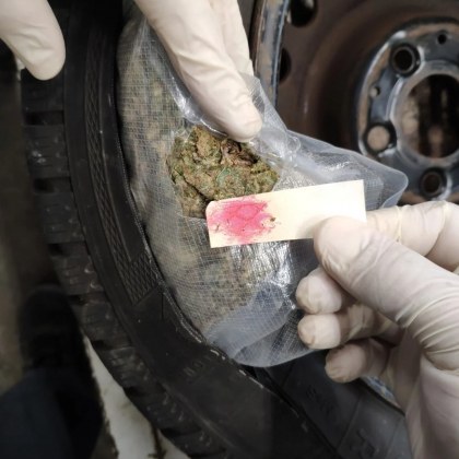 Около 3 кг марихуана са задържани от жандармерията при проверка