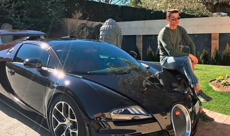 Bugatti-то за $2 млн. на Роналдо се размаза в Майорка, кой е шофирал?  СНИМКИ