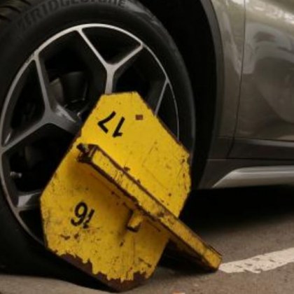Гражданин сам премахна поставената скоба на автомобила му на столичния