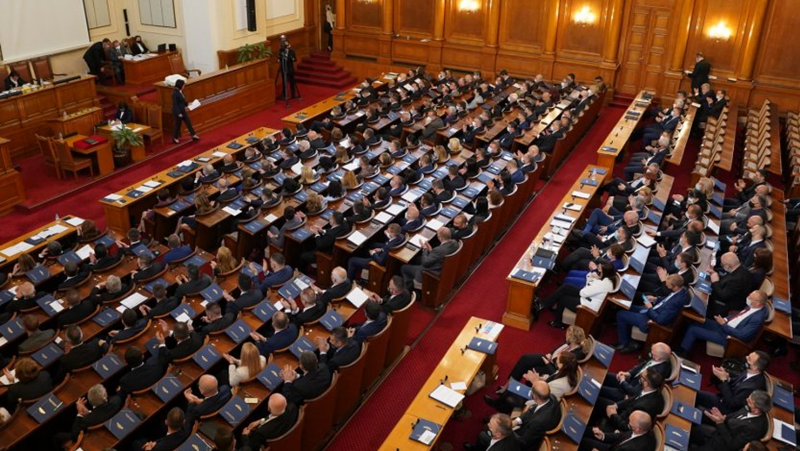 Народното събрание обсъжда на извънредно заседание поискания от ГЕРБ-СДС вот