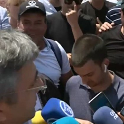 Депутати от ДПС отидоха при протестиращите: И ние сме за оставката